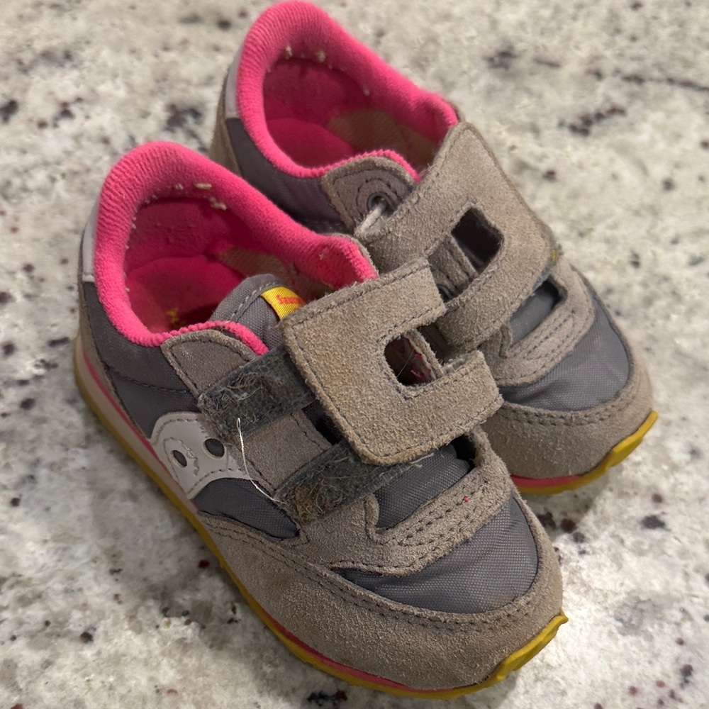 infant saucony shoes